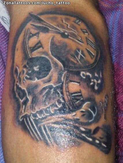 Tatuaje de Relojes Calaveras Góticos