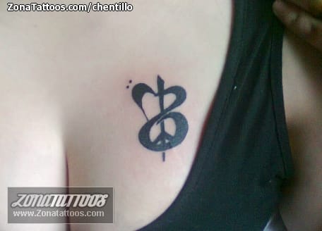 Foto de tatuaje Pecho, Notas Musicales