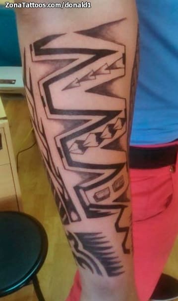 Tattoo photo Maori, Forearm