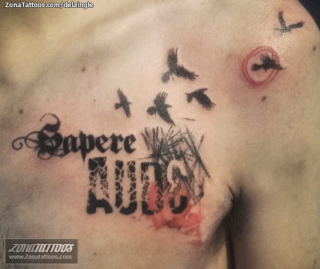 Foto de tatuaje Letras, Cuervos, Pecho