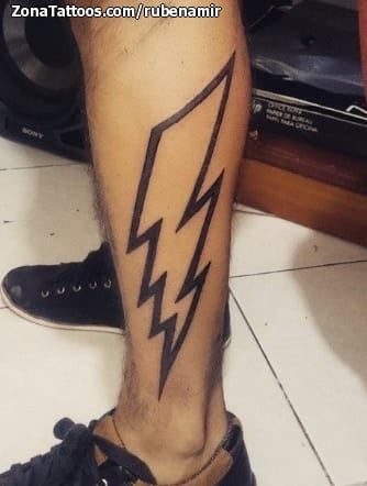 Foto de tatuaje Rayos, Pierna