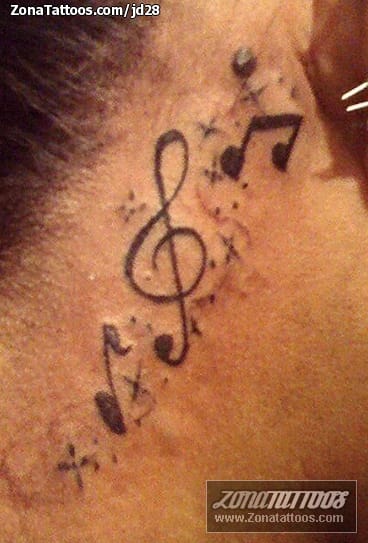 Foto de tatuaje Notas Musicales, Cuello