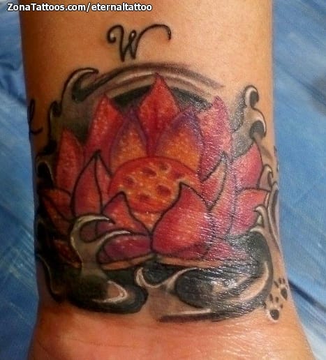 Foto de tatuaje Lotos, Cover Up, Flores