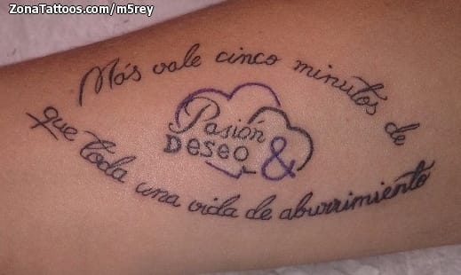 Foto de tatuaje Corazones, Letras, Frases