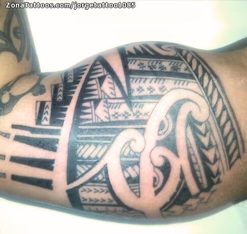Tattoo of Maori, Biceps