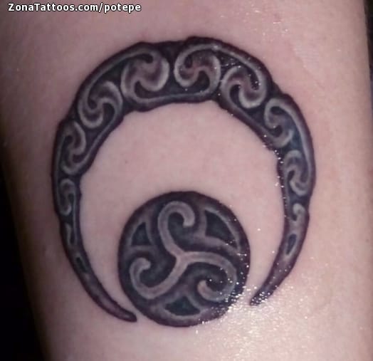 Tattoo photo Celtic, Triskelion