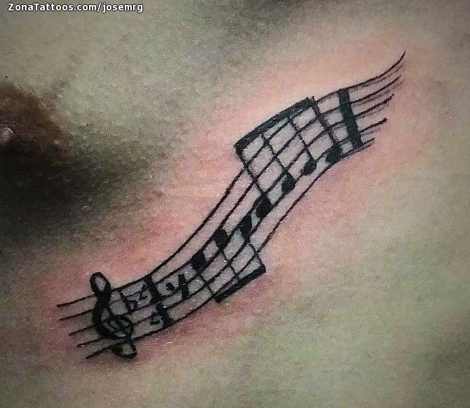 Foto de tatuaje Notas Musicales, Pecho