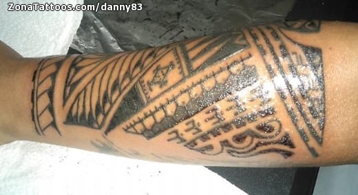 Tattoo photo Maori, Forearm