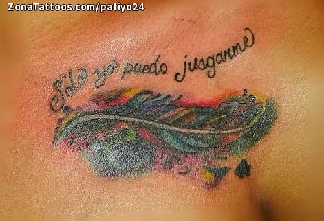 Foto de tatuaje Plumas, Letras, Frases