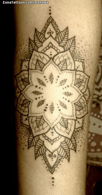 Tattoo photo Mandalas, Pointillism