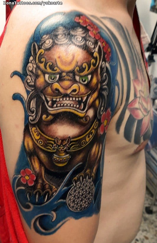 Foto de tatuaje Leones De Fu, Orientales, Hombro