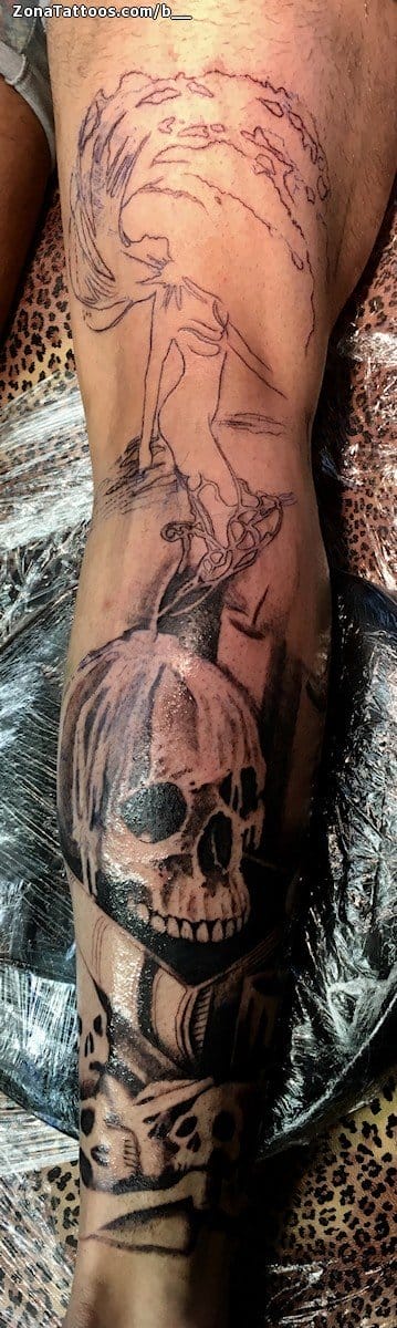 Tattoo photo Skulls, Candles, Leg