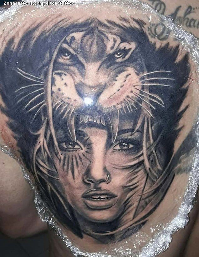 Foto de tatuaje Rostros, Espalda, Omóplato