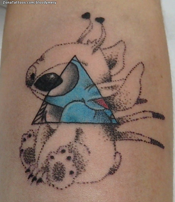 Foto de tatuaje Lilo y Stitch, Triángulos, Puntillismo