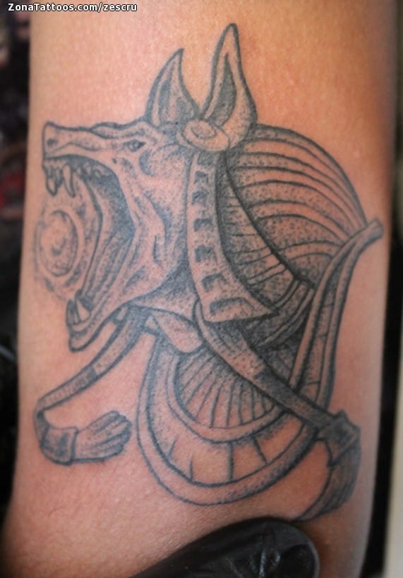 Foto de tatuaje Anubis, Egipcios, Puntillismo