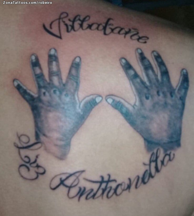 Foto de tatuaje Manos, Omóplato