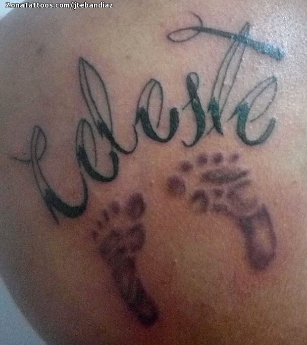 Foto de tatuaje Huellas, Celeste, Nombres