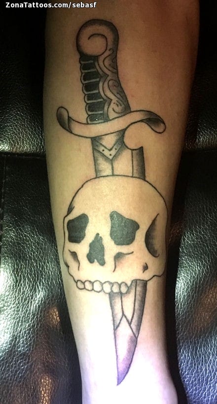 Foto de tatuaje Dagas, Calaveras, Góticos