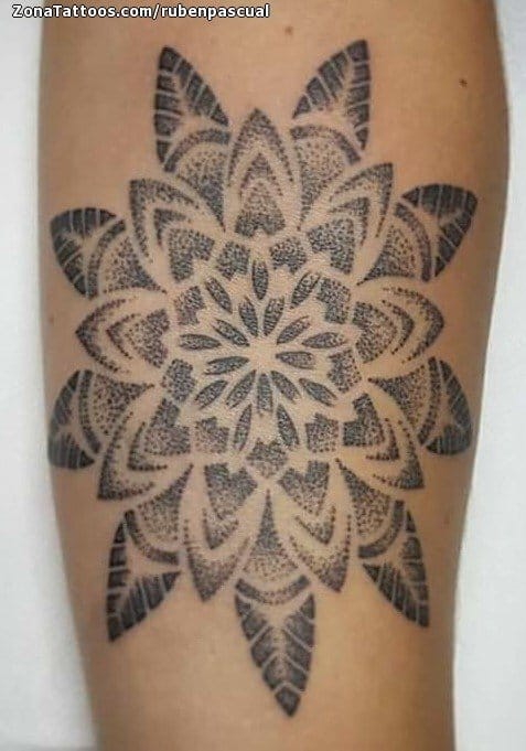 Tattoo photo Mandalas, Pointillism