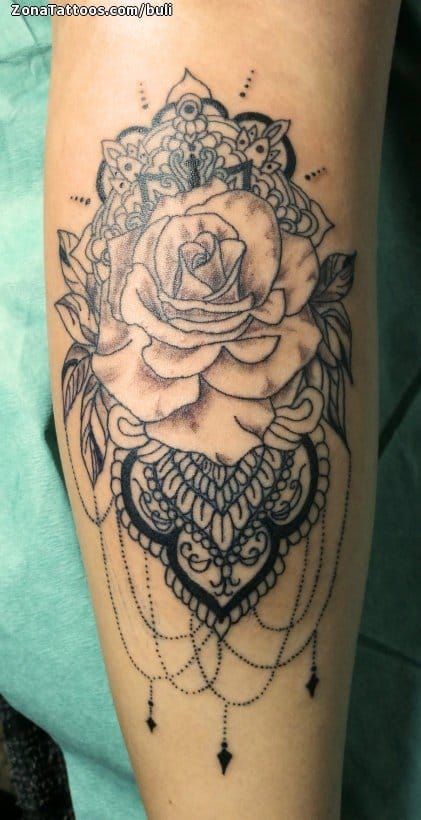 Foto de tatuaje Rosas, Flores, Mándalas