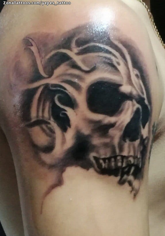 Foto de tatuaje Calaveras, Góticos, Hombro