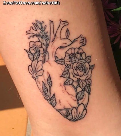 Tatuaje de Corazones, Flores, Pierna