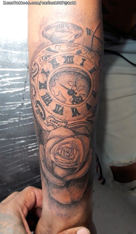 Foto de tatuaje Relojes, Rosas, Brazo