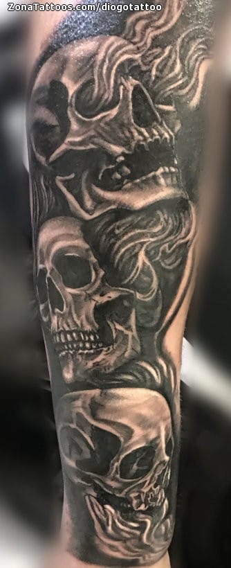 Skull and smoke filler added to this horror sleeve on rolando4mota20 Skullrope  done by pada1 Chucky done by odonink  Instagram