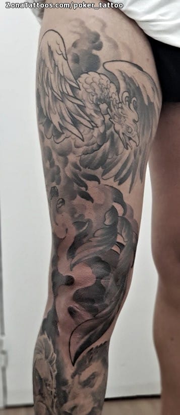 Foto de tatuaje Ave Fénix, Pierna, Muslo