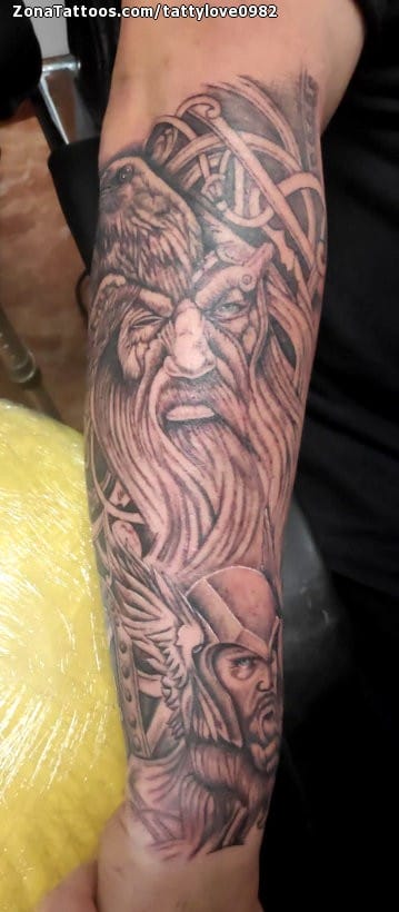 Foto de tatuaje Vikingos, Yelmos, Brazo