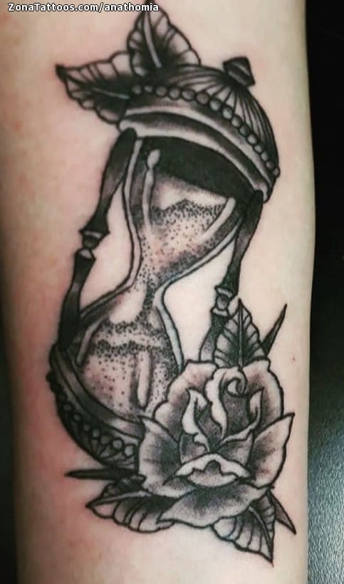 Tattoo photo Hourglass