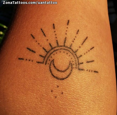 Foto de tatuaje Soles, Lunas, Pequeños