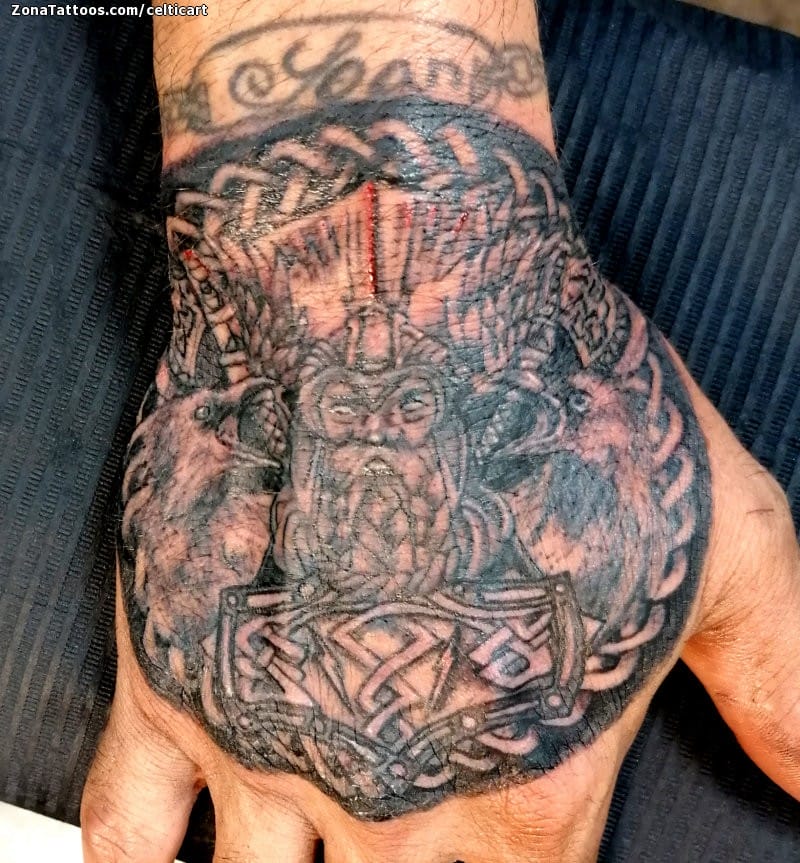 Tattoo of Vikings, Hand