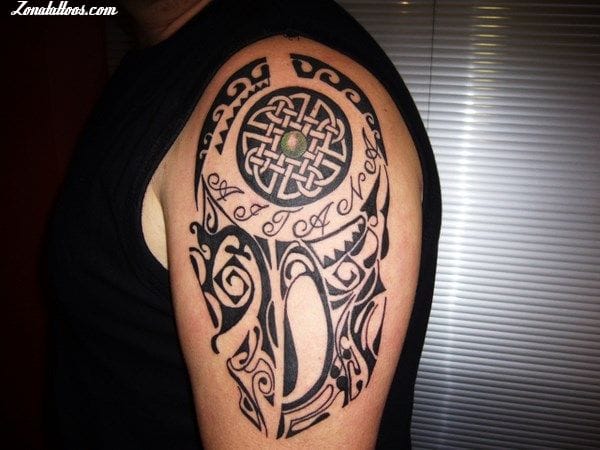 Tattoo photo Celtic, Shoulder