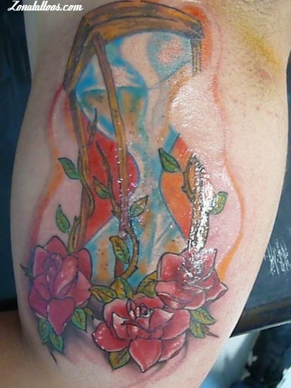 Tattoo photo Hourglass, Roses