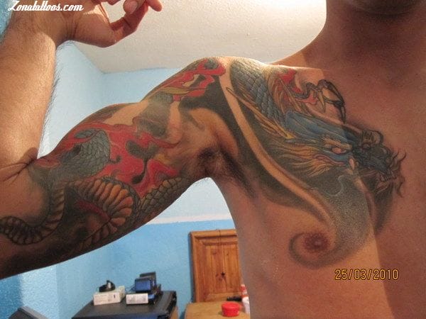 14 Awesome Wave Tattoos On Half Sleeve