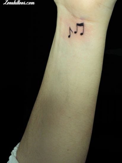 Foto de tatuaje Notas Musicales, Muñeca