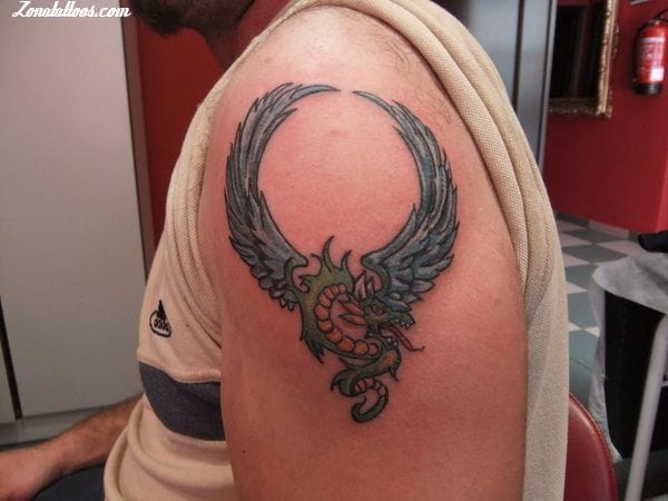 Foto de tatuaje Dragones, Hombro