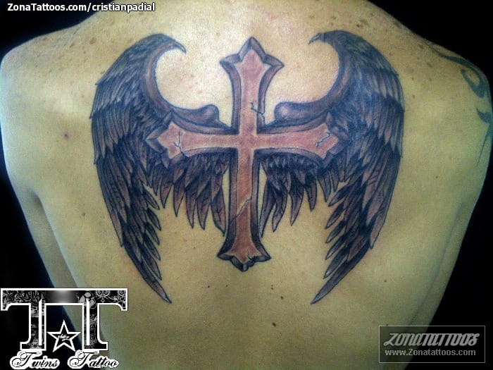 Foto de tatuaje Cruces, Alas, Espalda