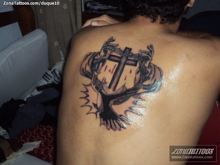 Foto de tatuaje Cruces, Manos, Religiosos