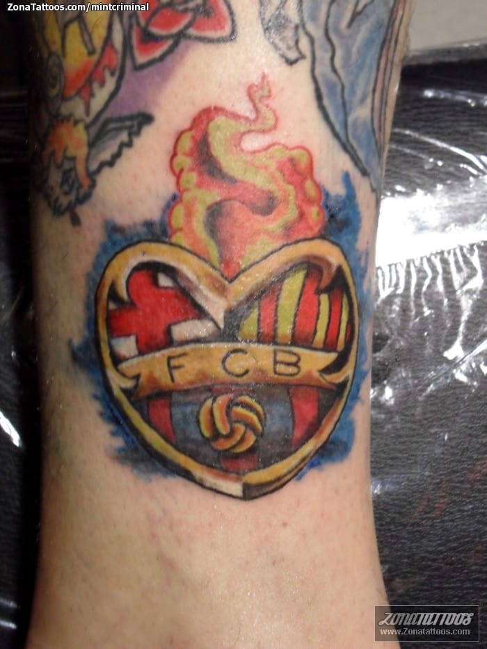 Foto de tatuaje Escudos, FCB, Corazones