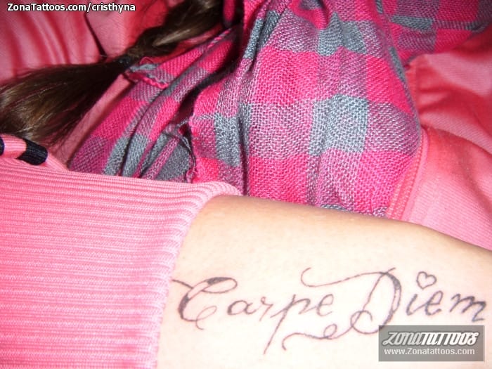 Foto de tatuaje Carpe Diem, Frases