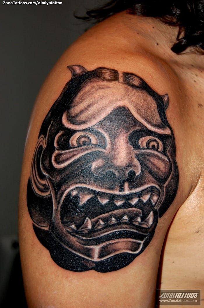 Foto de tatuaje Hannya, Hombro