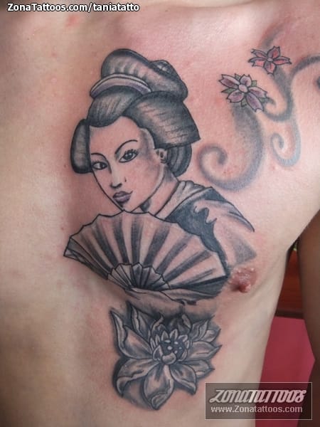 Foto de tatuaje Geishas, Pecho, Lotos