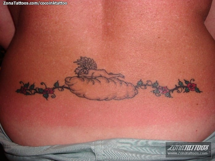 Foto de tatuaje Ángeles, Nubes, Cintura