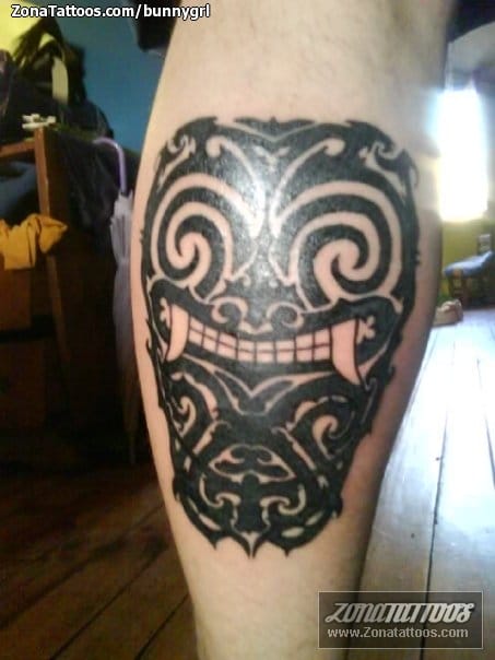 Tattoo photo Maori, Calf