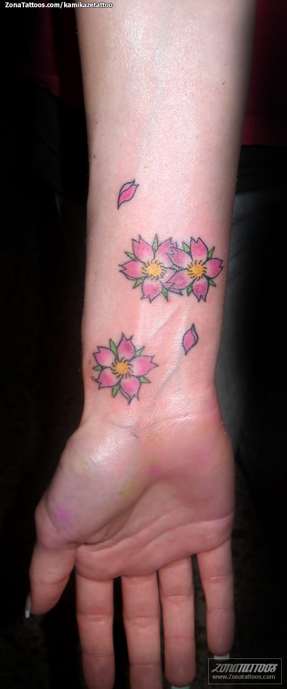 Foto de tatuaje Almendros, Flores, Muñeca