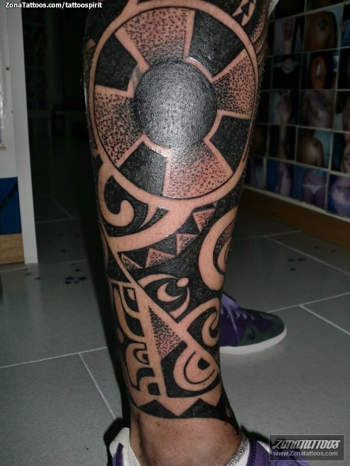 Tattoo photo Maori, Leg