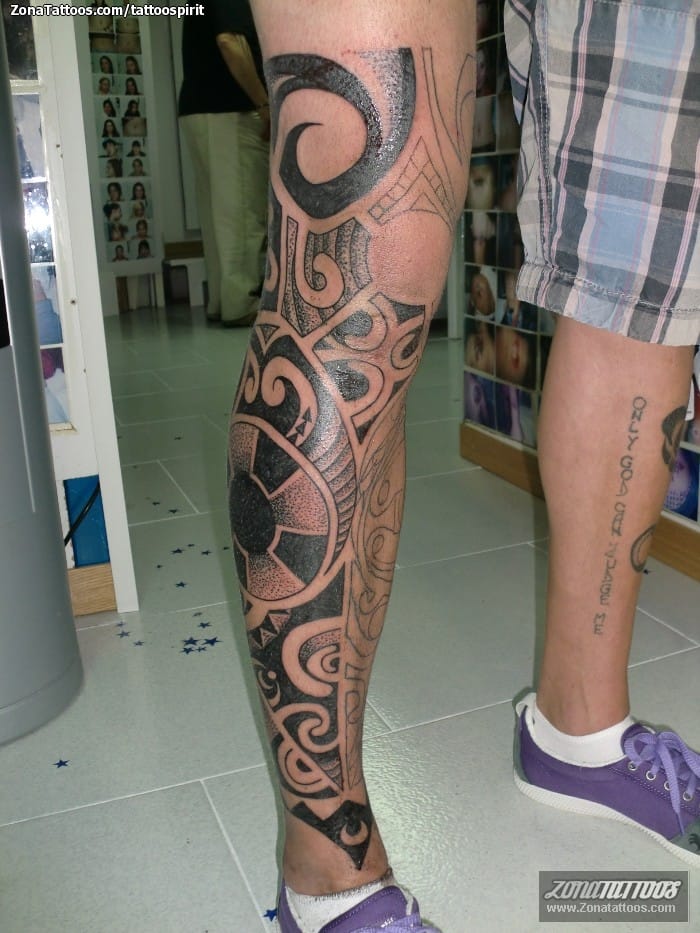 Tattoo photo Maori, Leg