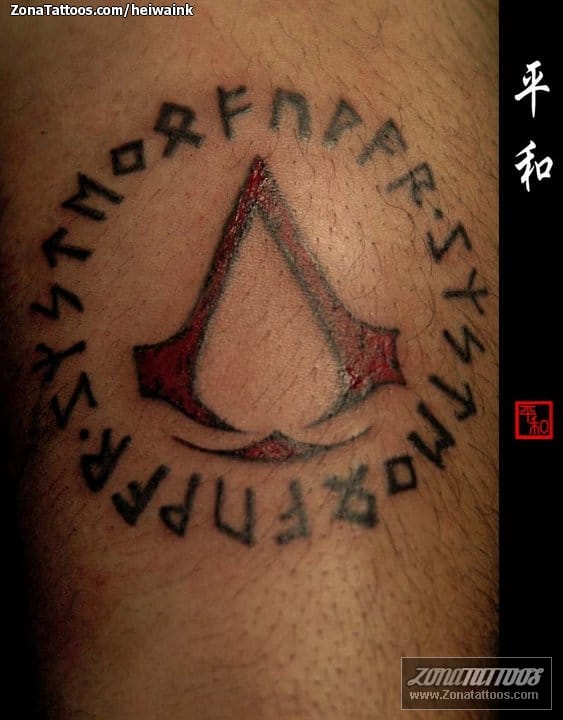 Foto de tatuaje Runas, Assassin's Creed